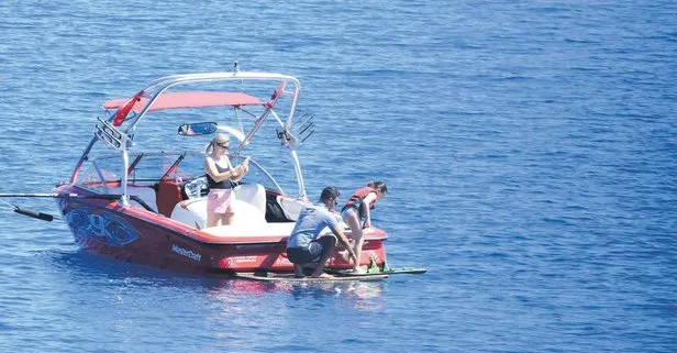 Ünal Aysal’ın eşi Fani Aysal kızları Alin’le Bodrum’da tatilde