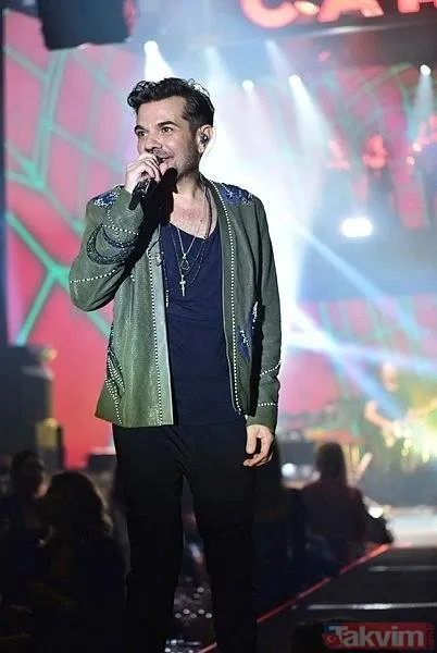 Kenan Doğulu’yu hayranı sarıp sarmaladı! Gören inanamadı! Beren Saat o anları gülerek izledi “İlk defa başıma böyle bir şey geliyor” - 13