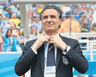 Cesare Prandelli’nin yeni adresi Genoa