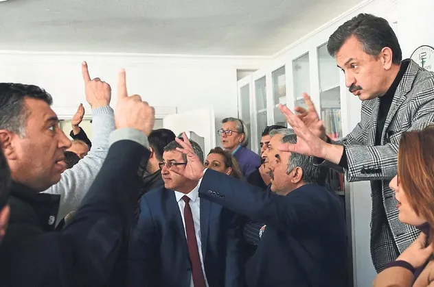 CHP'de adaylık kavgası! Buca'da gerginlik gün boyu devam etti...