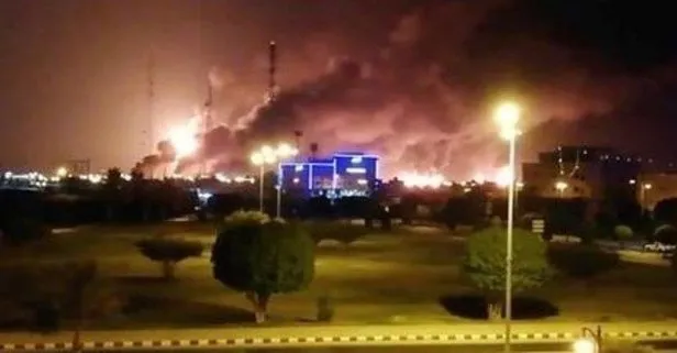 Son dakika: Suudi Arabistan’ın Shuqaiq Limanı’nda patlama! Petrol tankerine bombalı saldırı...