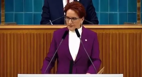 meral-aksener-promter-bozulunca-sekilde-sekle-girdi-1651052344087.jpg Meral Akşener prompter bozulunca şekilden şekle girdi!-4
