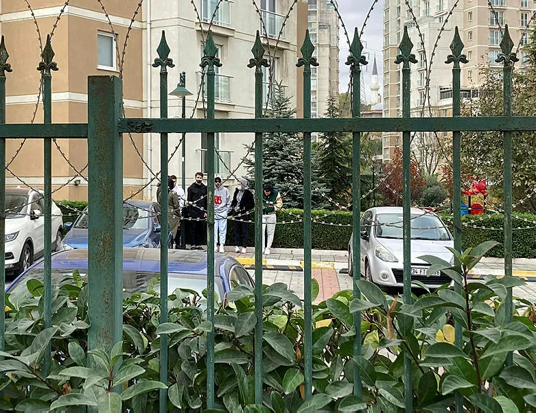 İstanbul’da katliam: Anne babasını öldürüp siyanür içti