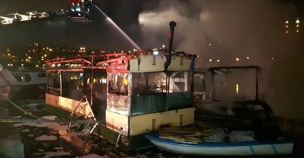 Haliç'te 2 tekne alev alev yandı