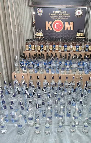 Düzce'de 1639 şişe kaçak içki ele geçirildi