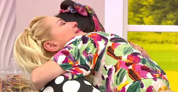 Zahide Yetiş gözyaşlarını tutamadı stüdyoyu terk etti! Zahide Yetiş ile Mutfak Bahane bugün duygusal anlara sahne oldu