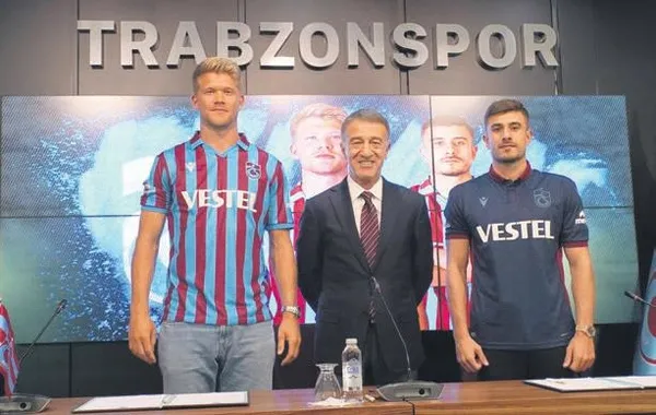 Trabzonspor yeni transferleri Andreas Cornelius ve Dorukhan Toköz için imza töreni düzenledi-1
