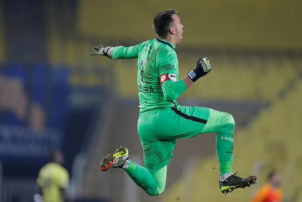1612766207082.jpg İşte Fenerbahçe - Galatasaray derbisinin gizli kahramanları! Galibiyette büyük rol oynadılar-3