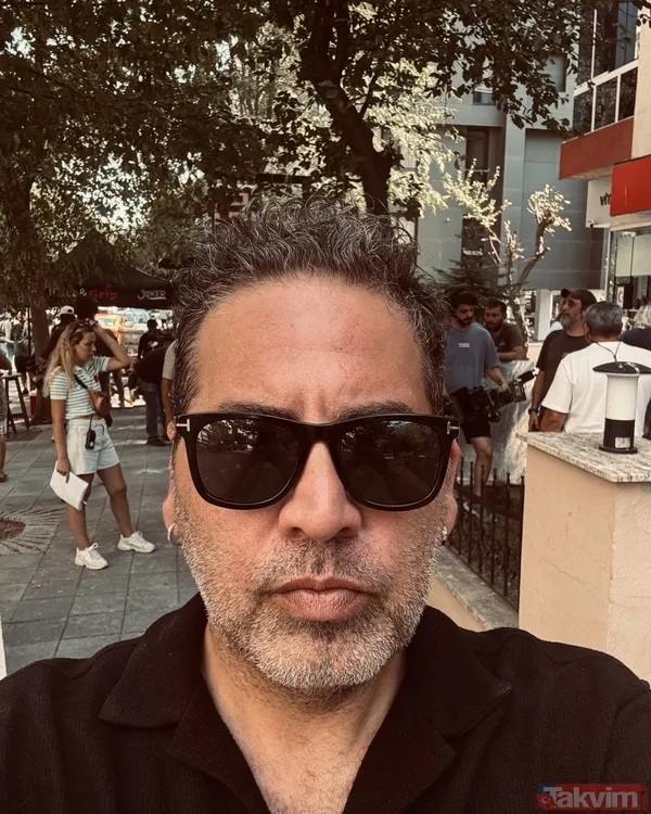 Fotoğraflar Kalktı Öte Yandan Şenol Sönmez Takip Etmeye Devam Etse De Sosyal Medyada, Esas Oğlan'ın Afişi Haricinde Galasından Ve Çekim Sırasında Çekilen...