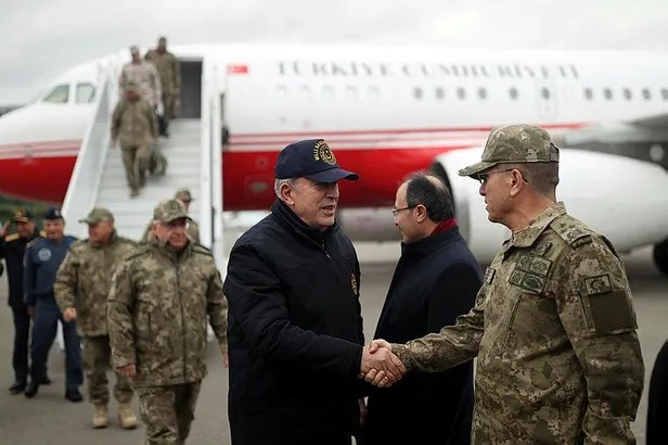 milli-savunma-bakani-hulusi-akar-azeri-mevkidasi-zakir-hasanov-ile-bir-araya-geldi-1670257336261.jpeg Milli Savunma Bakanı Hulusi Akar, Azeri mevkidaşı Zakir Hasanov ile bir araya geldi-3