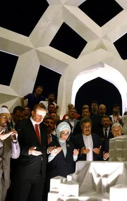 Cumhurbaşkanı Erdoğan Şehitler Anıtı'nı açtı
