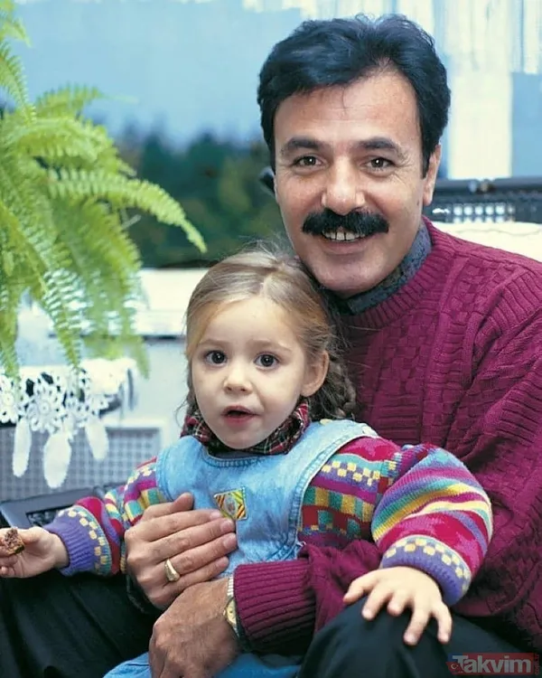 Milyonları yasa boğan ölüm haberinin ardından merhum sanatçıya ait anılar birer birer gündeme geldi.