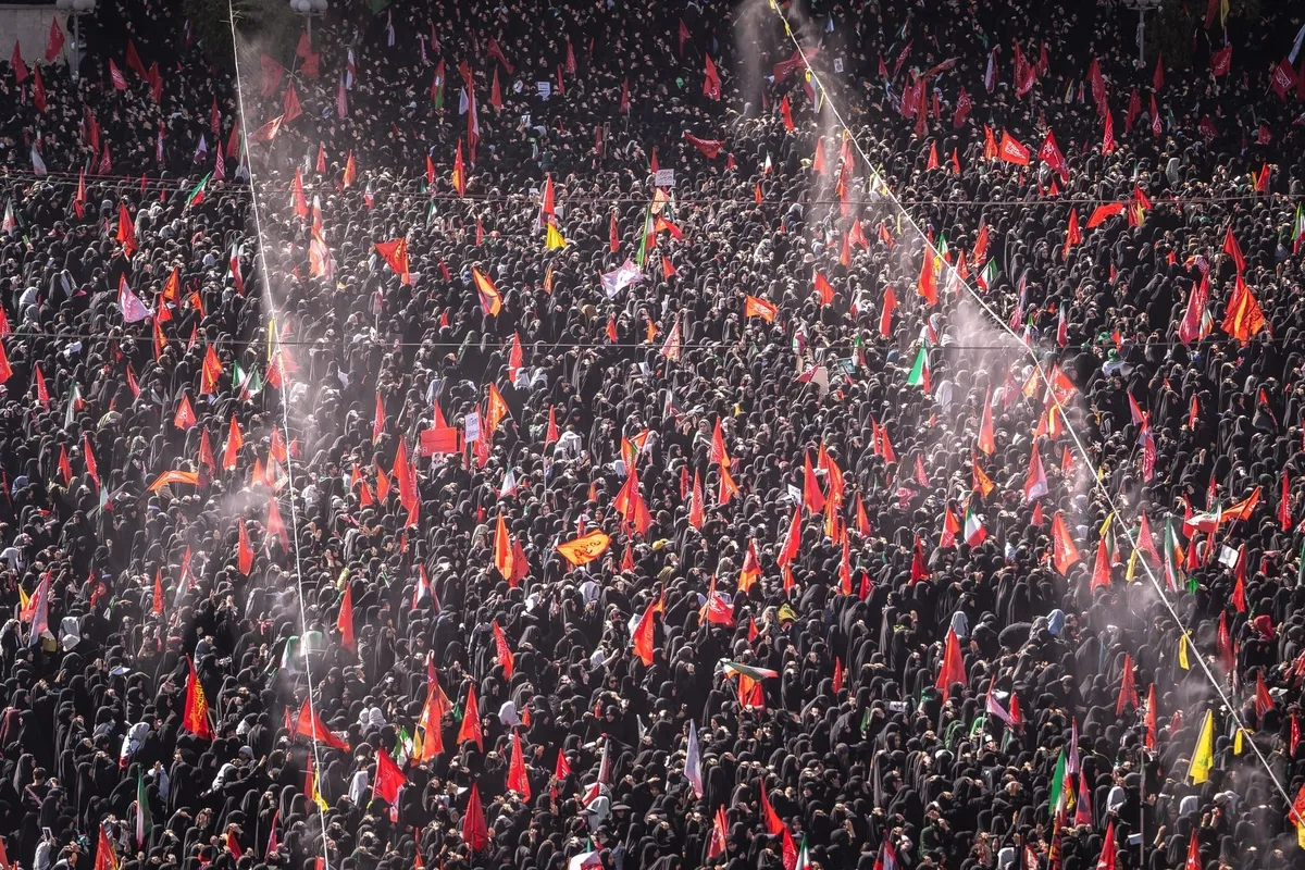 hamaney-musallada-mucteba-yine-yok-tahranda-kirmizi-bayrakli-intikam-yemini-1783234348163.jpeg Hamaney 'Musalla'da! Mücteba yine yok... Tahran'da kırmızı bayraklı intikam yemini-5
