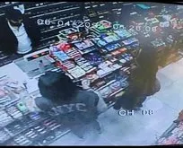 Beyoğlu’nda markette kapkaç! İki kadın ortalığı birbirine kattı