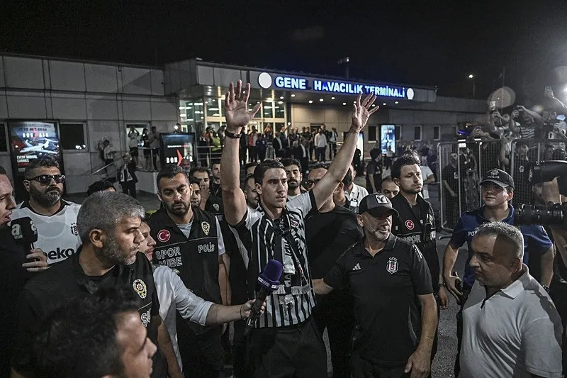 besiktas-vlahovici-bitirdi-sirp-golcu-istanbula-geldi-1786574388527.jpeg Beşiktaş Vlahovic'i bitirdi! Sırp golcü İstanbul'a geldi-4