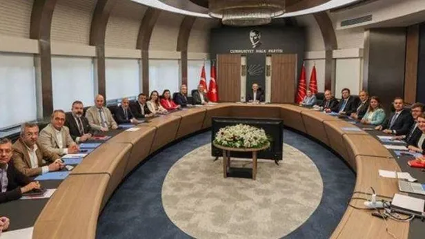 CHP'de kaos! Partililer isyan bayrağını çekti: "Koltuğa yapışma"-1