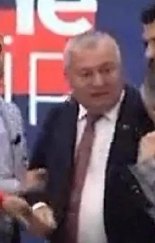 DP'li Cemal Enginyurt'un ilk vukuatı değil! Arşiv görüntüleri ortaya çıktı: Silahla bakan odası bile bastı