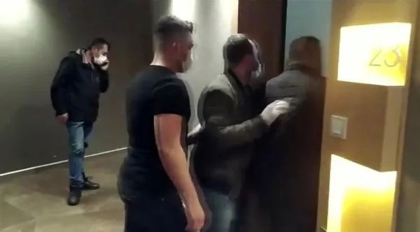 son-dakika-bayrampasada-piyasaya-surulecek-sahte-4-milyon-dolar-ele-gecirildi-1617450281882.jpg SON DAKİKA: Bayrampaşa'da piyasaya sürülecek sahte 4 milyon dolar ele geçirildi-6