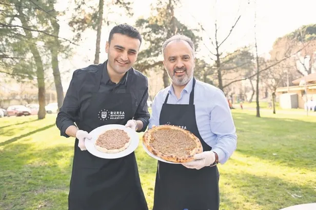 lahmacun-ve-cig-kofte-restoranlariyla-dunyaya-acilacagini-duyuran-ibrahim-tatlises-nusret-ve-czn-buraki-topa-t-1648751742044.jpeg