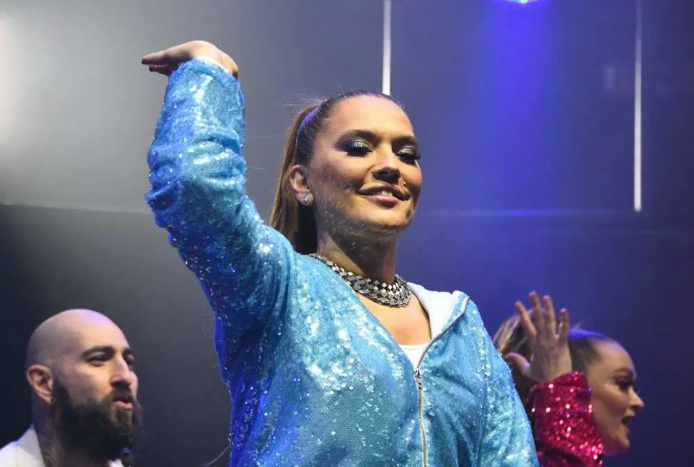 Versace’dan bir ’demet’ jest