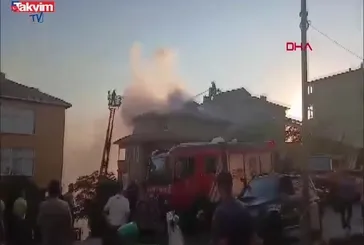 Üsküdar'da korkutan çatı yangını!