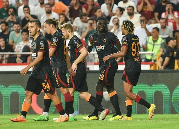galatasaray-ilk-macinda-antalyayi-son-dakikada-avladi-1659911288972.jpeg Galatasaray ilk maçında Antalya'yı son dakikada avladı-9