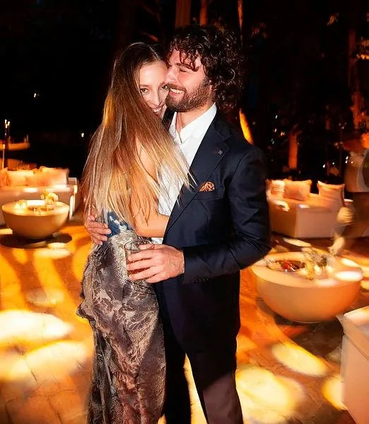 yakisikli-oyuncu-birkan-sokullu-ile-sosyetik-sevgilisi-eda-gurkaynak-evlilik-hazirliklarina-basladi-1653766245670.jpeg Yakışıklı oyuncu Birkan Sokullu ile sosyetik sevgilisi Eda Gürkaynak evlilik hazırlıklarına başladı-2