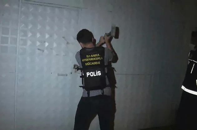 Gizemli koku ekipleri harekete geçirdi! Çıkanlar şoke etti