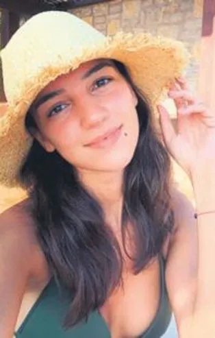 Manken Tara de Vries'den renkli poz