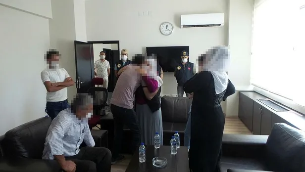 Mersin'de ikna yoluyla teslim olan terör örgütü PKK üyesi, ailesiyle buluşturuldu-4