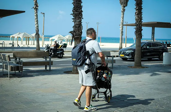 israilliler-silahlandi-katliam-sonrasi-silah-ruhsati-basvurularina-talep-artti-7-ekimden-bu-yana-rekor-kirdi-1699899226224.jpg İsrail'de sivil halk silahlanıyor! Katliam sonrası silah ruhsatı başvurularına büyük talep: 7 Ekim'den bu yana rekor kırdı-9