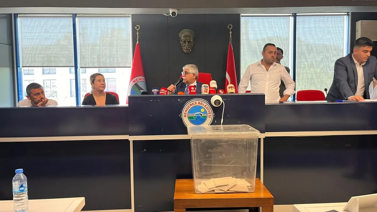 menderes-belediyesinde-baskanvekilligi-secimi-ak-parti-adayi-asuman-sen-onde-1786961632817.jpg Menderes Belediyesi'nde başkanvekilliği seçimi... AK Parti adayı Asuman Şen kazandı-4