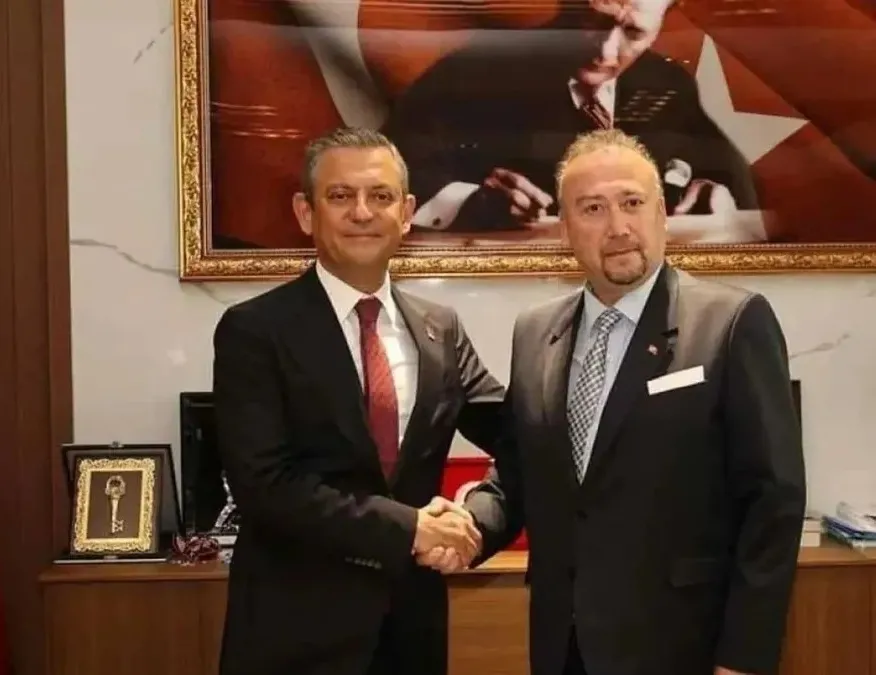 Özkan Yalım’ın 6 sevgilisi CHP’yi karıştırdı | Partililerden Özgür Özel’e tepki: İnsan içine çıkamıyoruz
