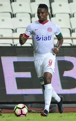 Eto'o süresiz kadro dışı bırakıldı