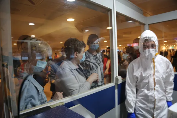 koronavirus-nedeniyle-turkiyeye-kisitlama-uygulayan-rusyada-gelen-heyet-antalyada-turizm-tesislerini-inceliyor-1623931028112.jpg Koronavirüs nedeniyle Türkiye'ye kısıtlama uygulayan Rusya'da gelen heyet Antalya'da turizm tesislerini inceliyor-7