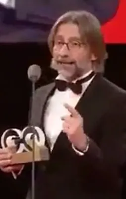 Türk bilim adamı Ovalı, ödülünü askerlerimize ve Eren Bülbül'e adadı