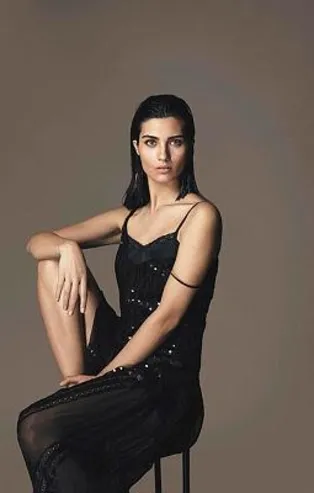 Tuba Büyüküstün'den Anneler Günü için özel video