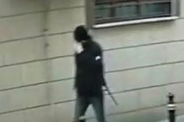 Oyuncak silahla soygun girişimi! Akrabasının evini soymak isterken akbil bilgisinden yakalandı! Yer: Bayrampaşa