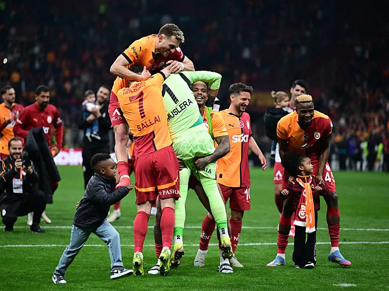 Galatasaray'dan şaşırtacak transfer! Okan Buruk oyun beynini buldu - 2