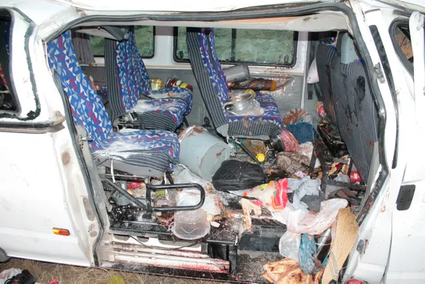 Son dakika: Diyarbakır'da minibüs devrildi! Çok sayıda yaralı var!-3