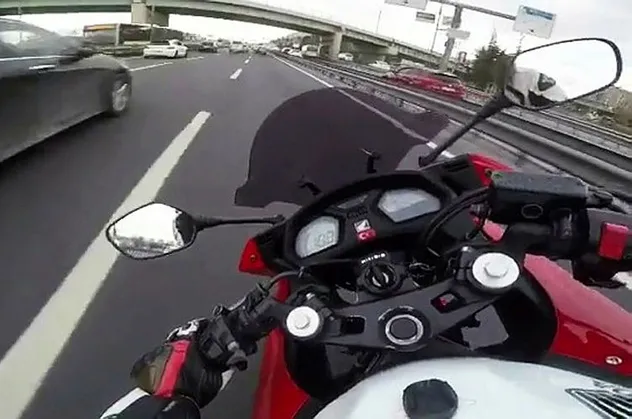 İstanbul Bahçelievler'de E-5 trafiğini birbirine kattı, sosyal medyadan paylaştı!