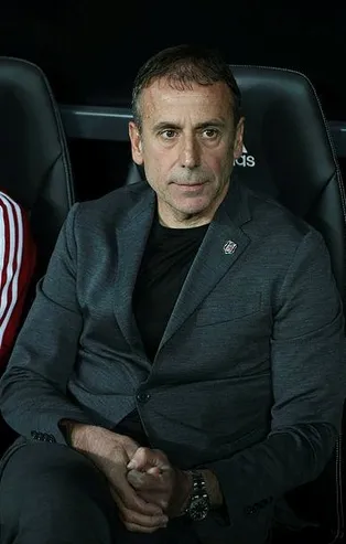 Beşiktaş Teknik Direktörü Abdullah Avcı istifa etmiyor