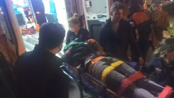 besiktasta-paten-faciasi-minibusun-altinda-kaldi-1641197883393.jpg Beşiktaş'ta paten faciası! Minibüsün altında kaldı-3