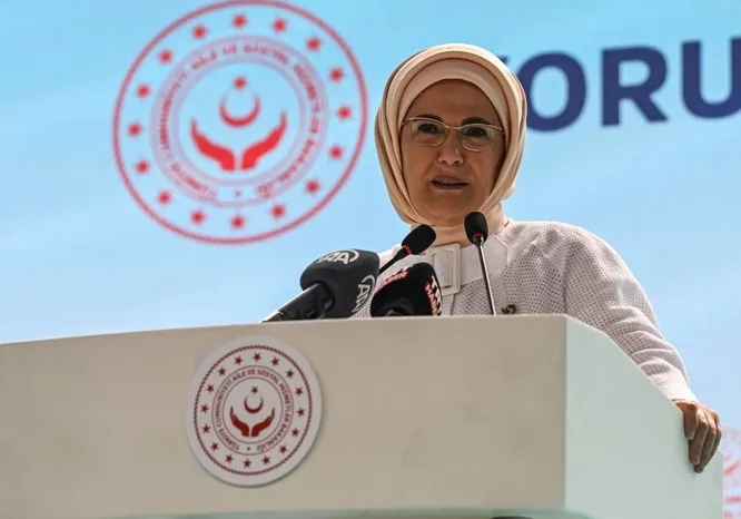 baskan-recep-tayyip-erdoganin-esi-emine-erdogan-koruyucu-aile-gunu-programina-katildi-1688746386063.jpg