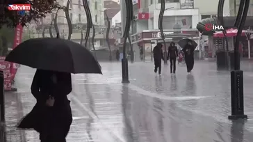 Bolu saniyeler içinde karanlığa gömüldü: Sağanak nefes kesti!