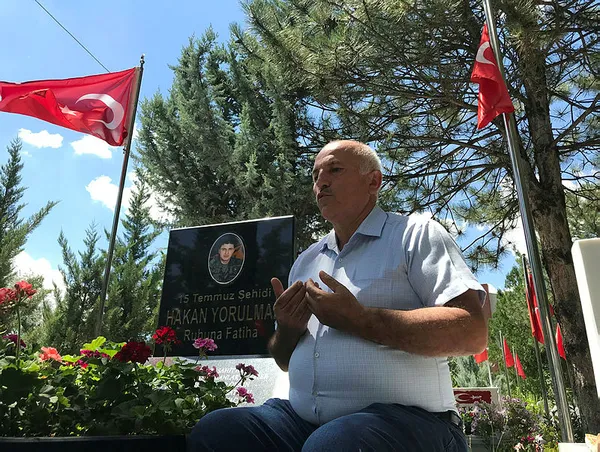 15-temmuzda-bombalanarak-sehit-olan-poh-hakan-yorulmazin-babasi-fetoculer-hainliklerinden-vazgecmis-degiller-1594729526902.jpg