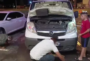 Sıkıştığı otomobilde yaklaşık 400 kilometre seyahat eden kediyi vatandaşlar kurtardı