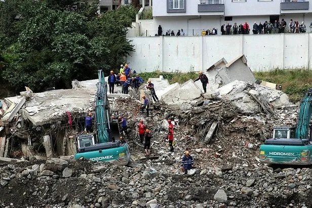 Bozkurt'ta endişeli bekleyiş! Selde yıkılan apartmanda arama kurtarma çalışmaları sürüyor-3