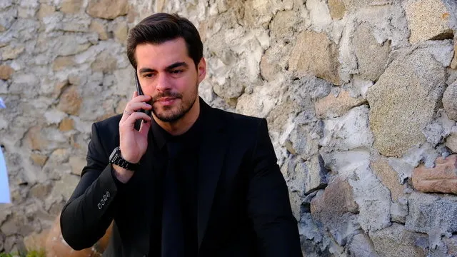 2-hafta-sonra-acikliga-kavustu-gonul-dagindan-ayrilacak-denilen-basrolden-surpriz-ters-kose-1722672782490.jpg 2 hafta sonra açıklığa kavuştu! Gönül Dağı'ndan ayrılacak denilen başrolden sürpriz ters köşe!-5