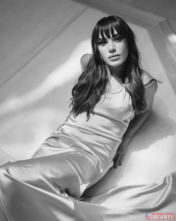 30 kilo veren Şükran Ovalı pembe mayosuyla plajda sere serpe! 38'lik Şükran eşi Caner Erkin ve kızı Mihran Ela ile paylaştı - 5